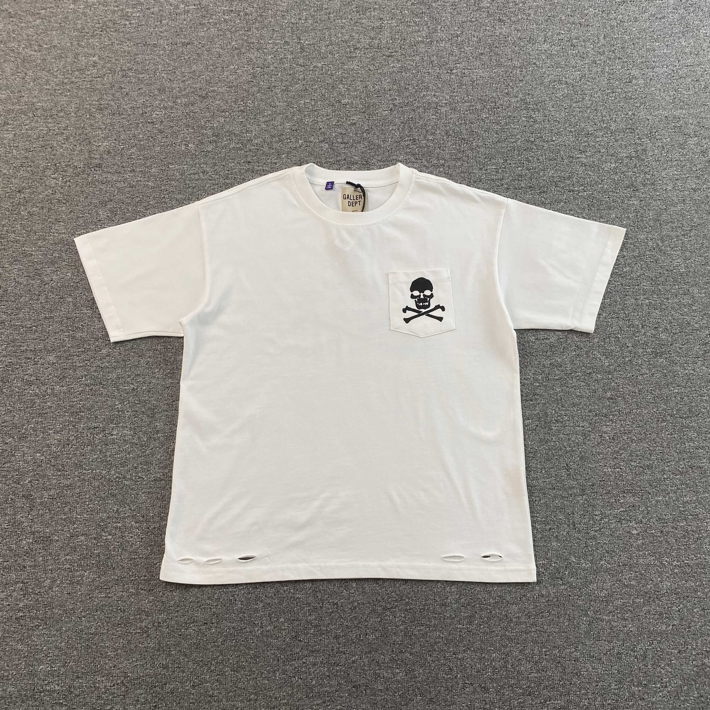 GALLERY DEPT. DISTRESSED SKULL & BONES T-SHIRT - PASTFRWRD