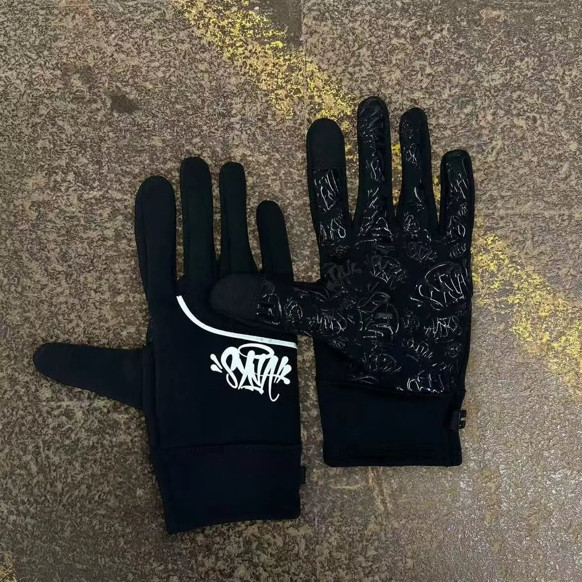 Synaworld Central Cee Gloves - PASTFRWRD