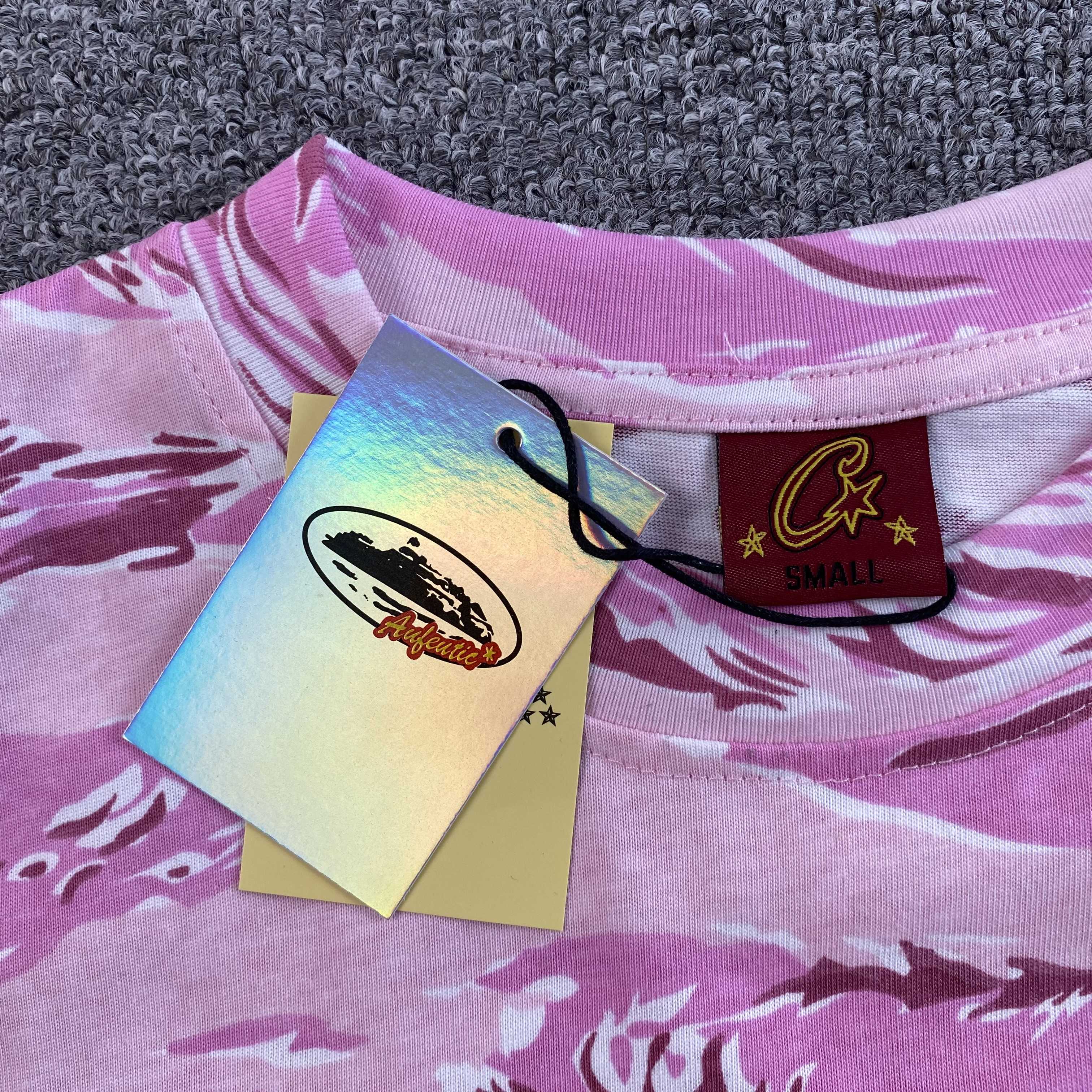 Corteiz Island Puff Print Tee
Pink Tiger Camo - PASTFRWRD