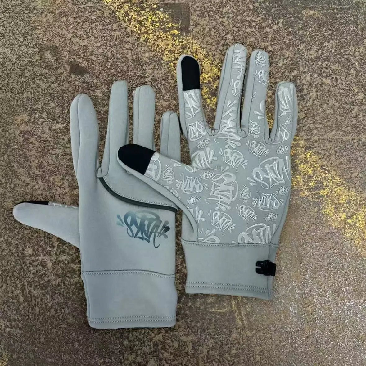 Synaworld Central Cee Gloves - PASTFRWRD