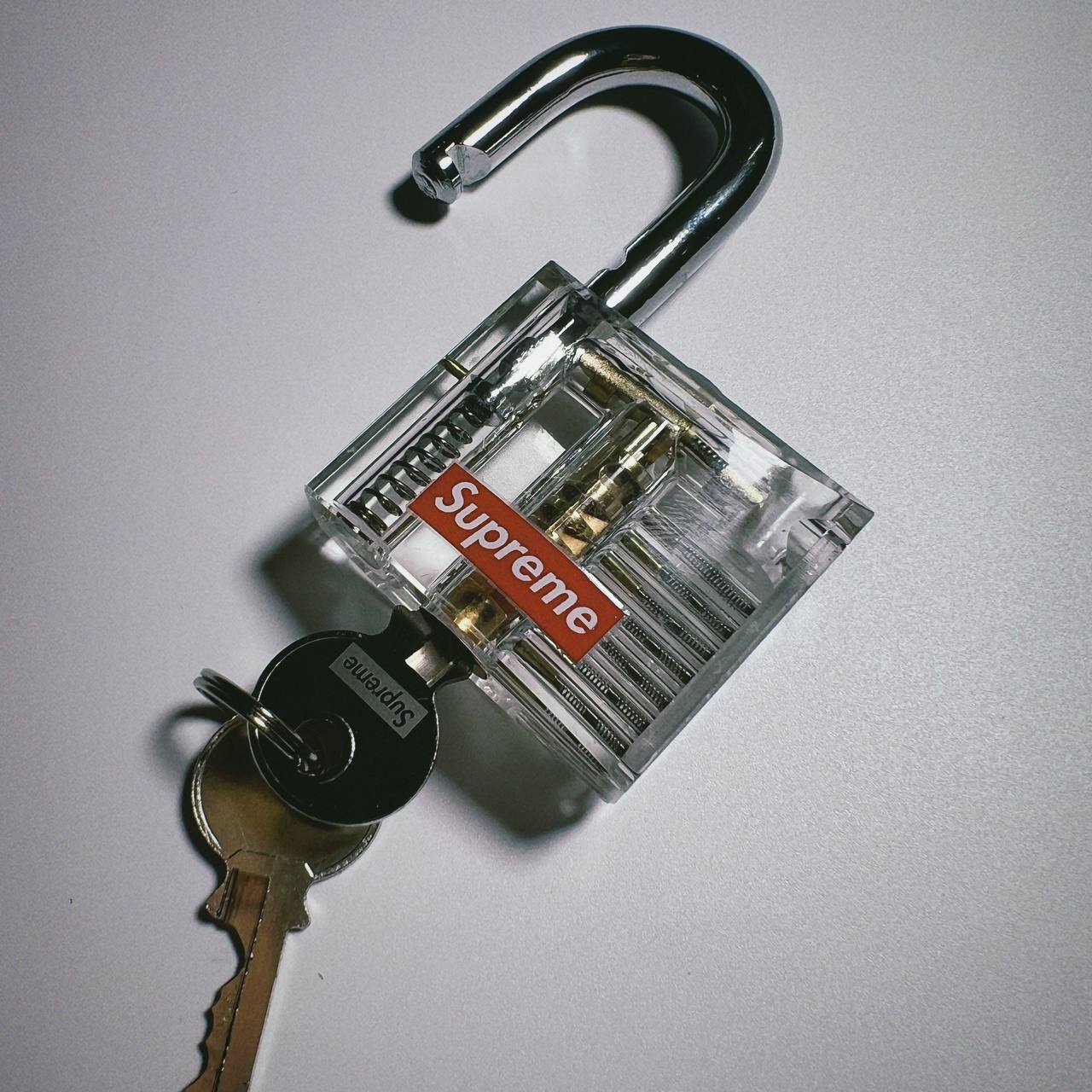 Supreme Lock - PASTFRWRD