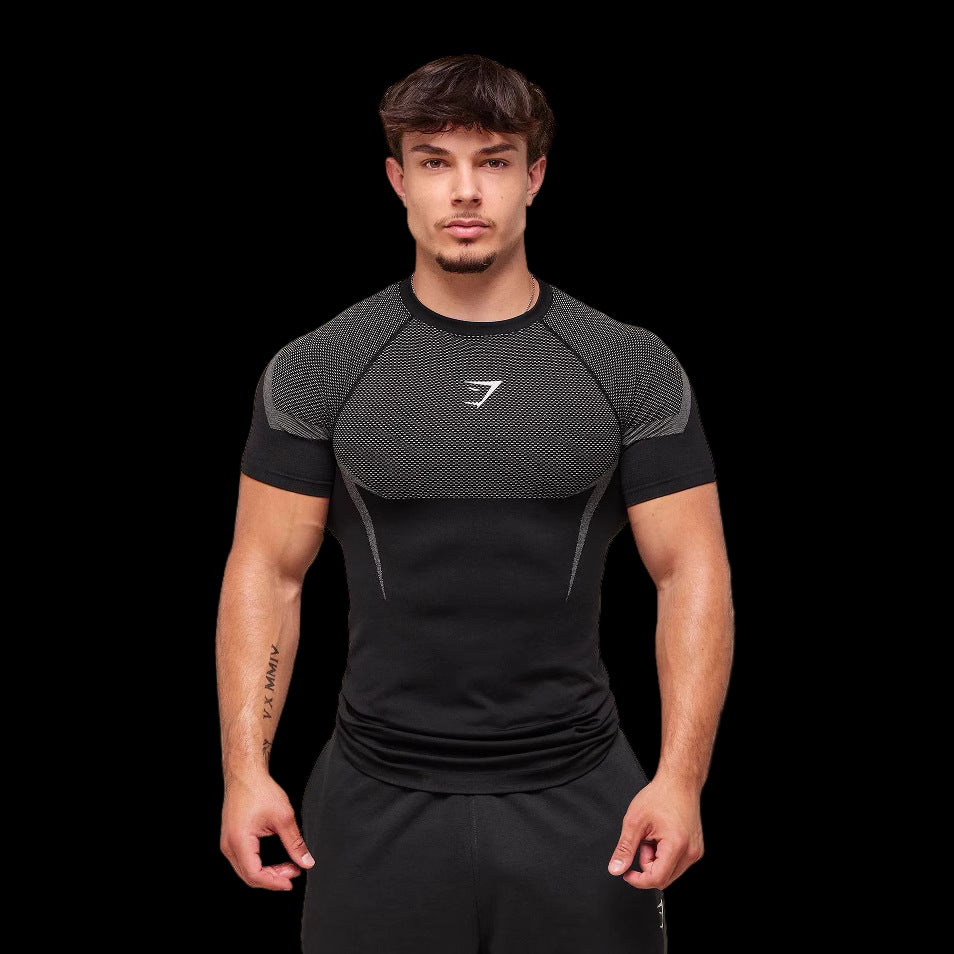 Black muscle fit t-shirt with tapered shoulders and discreet Onyx logo on the chest.